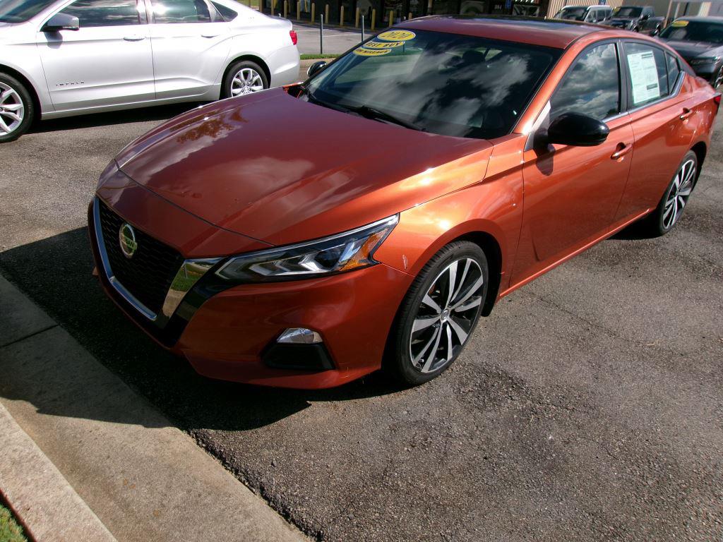 2020 Nissan Altima SR's photo