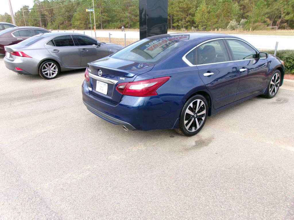 2018 Nissan Altima SR photo 3