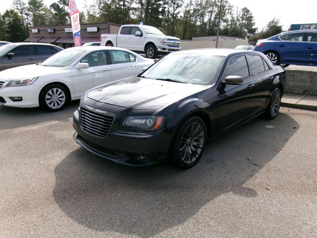 Chrysler 300's photo