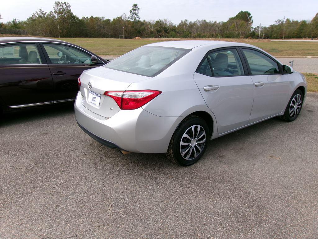 2015 Toyota Corolla LE photo 3