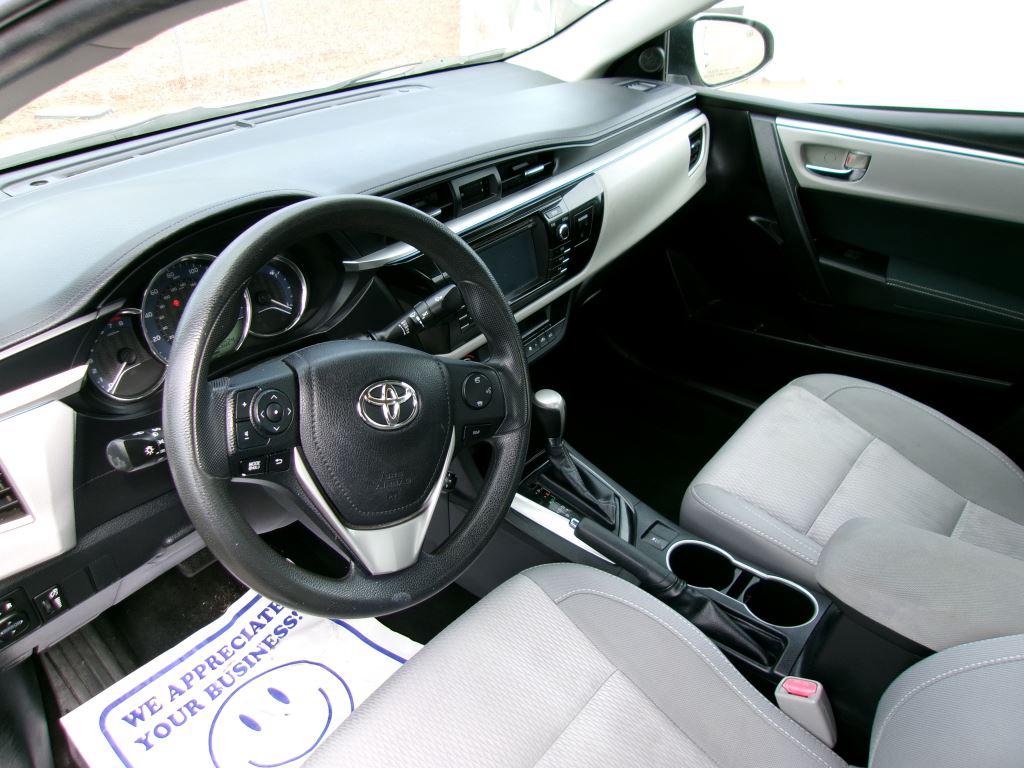 2015 Toyota Corolla LE photo 5