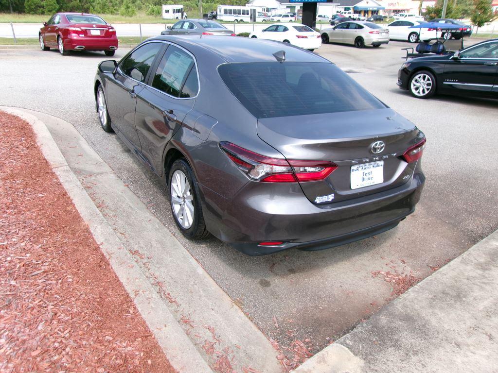 2021 Toyota Camry LE photo 4