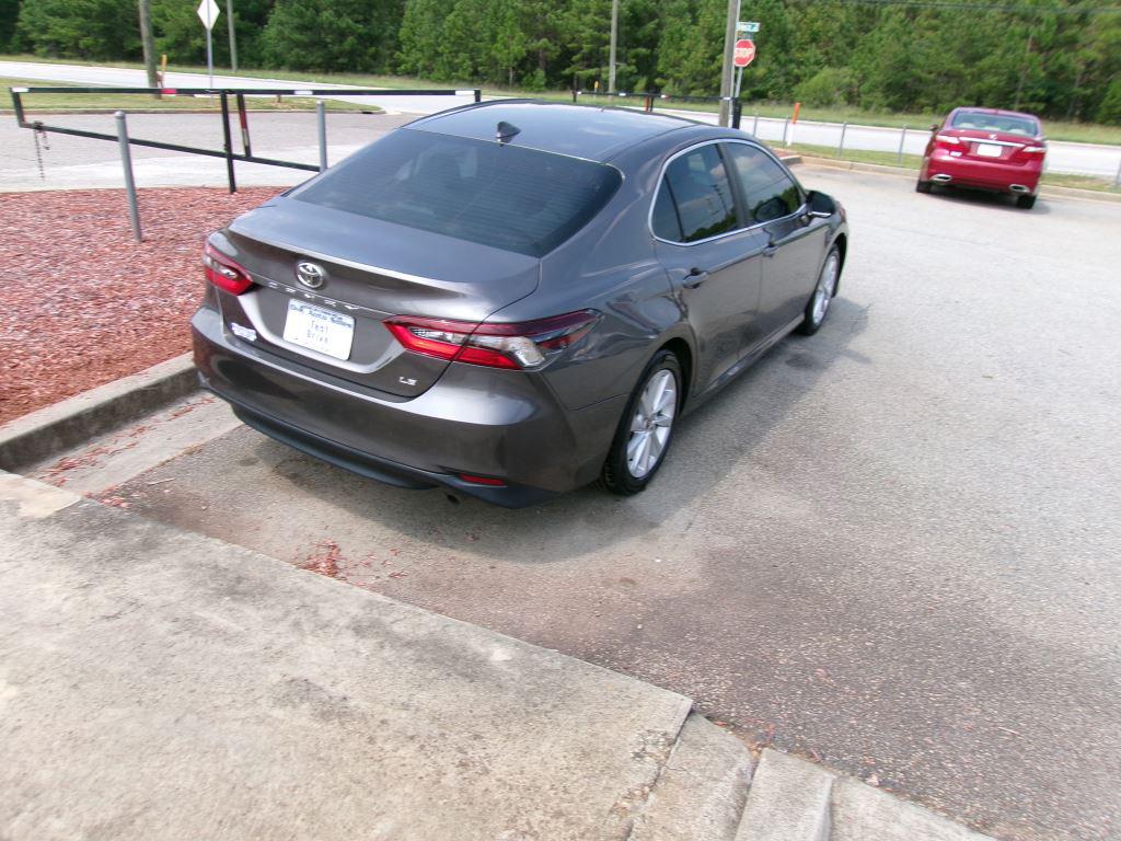 2021 Toyota Camry LE photo 3