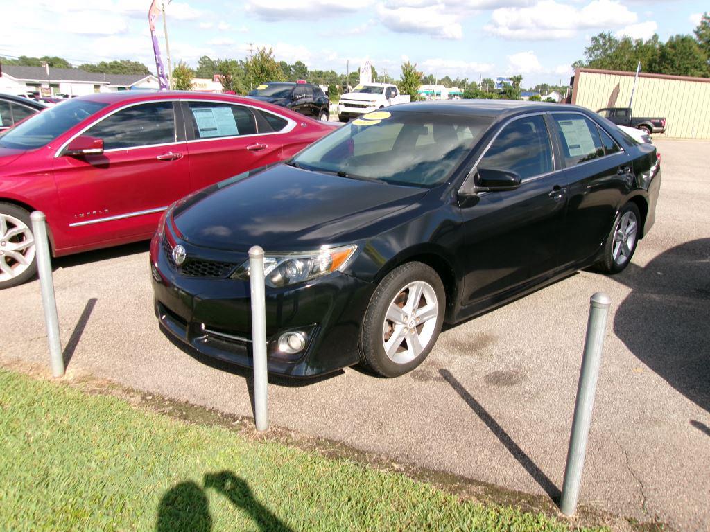 2012 Toyota Camry SE's photo