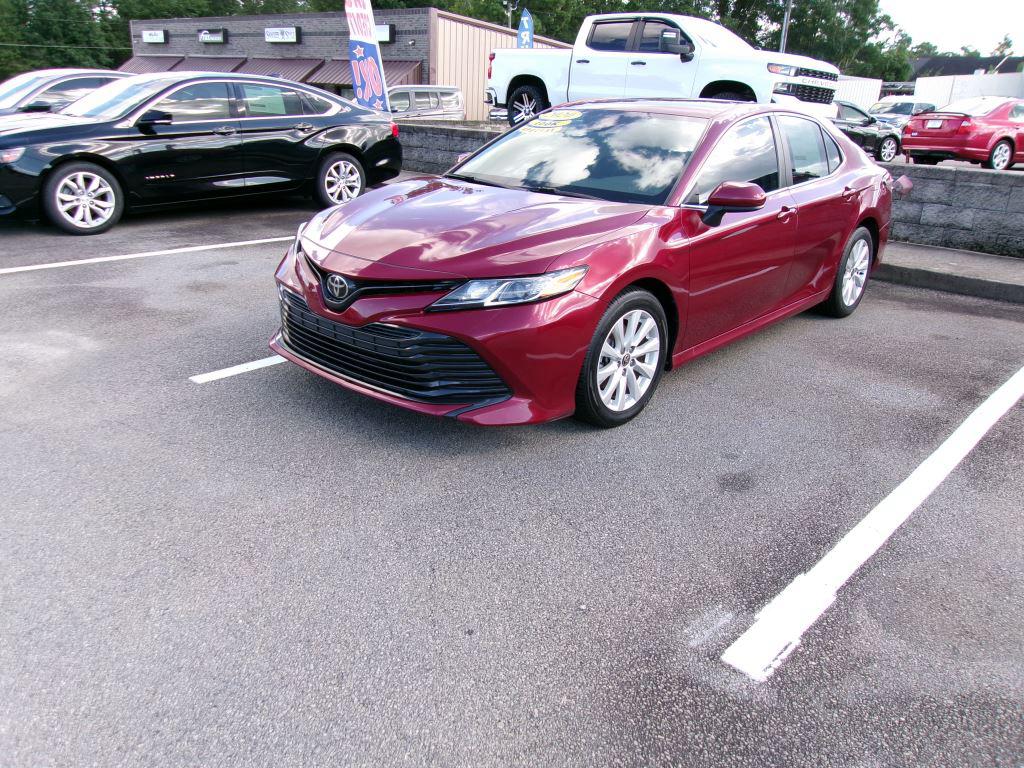 2020 Toyota Camry LE's photo